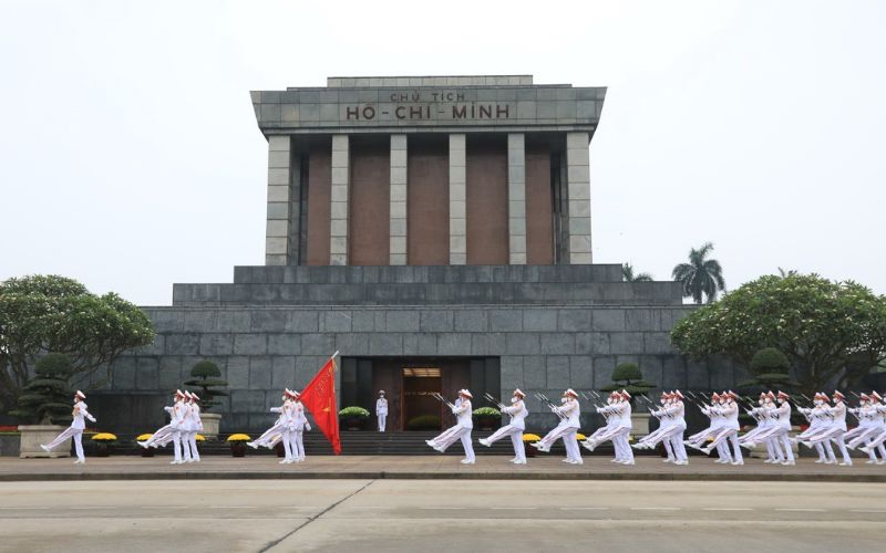 Ghé thăm các di tích lịch sử để khám phá quá khứ hào hùng của dân tộc