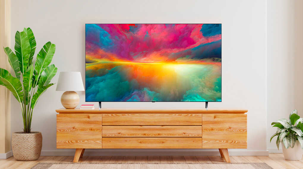 Một chiếc TV thông minh giúp cha giải trí sau một ngày mệt mỏi