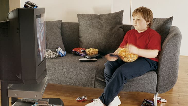 Không để trẻ nhỏ xem tivi trong thời gian dài