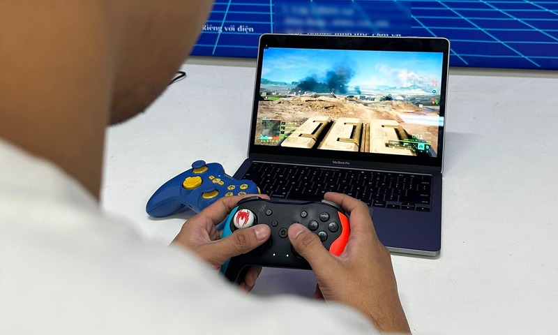 Tần số quét của máy tính lên đến 360Hz, mang lại trải nghiệm chơi game vô cùng mượt mà
