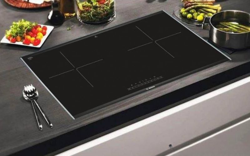 Sự kết hợp giữa mặt kính Schott Ceran và viền kim loại tạo nên thiết kế bếp tinh tế và đẳng cấp Sự kết hợp giữa mặt kính Schott Ceran và viền kim loại tạo nên thiết kế bếp tinh tế và đẳng cấp