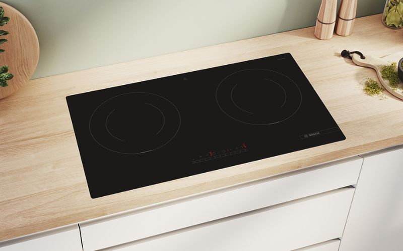 Bếp từ đôi Bosch PMI8256EVN với bề mặt kính Schott Ceran chịu nhiệt và chống trầy xước cao Bếp từ đôi Bosch PMI8256EVN với bề mặt kính Schott Ceran chịu nhiệt và chống trầy xước cao