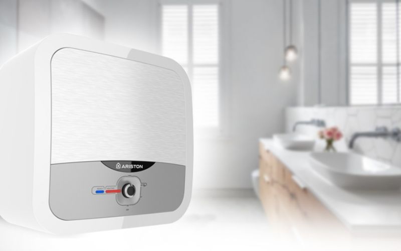 Thiết kế vuông của bình nóng lạnh Ariston 20l giúp tối ưu hóa không gian, phù hợp cho các phòng tắm nhỏ gọn Thiết kế vuông của bình nóng lạnh Ariston 20l giúp tối ưu hóa không gian, phù hợp cho các phòng tắm nhỏ gọn