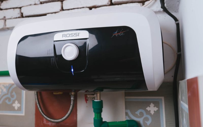 Bình nóng lạnh Rossi 30l cung cấp dung tích đủ lớn, đáp ứng nhu cầu cho các gia đình đông thành viên mà không lo thiếu hụt Bình nóng lạnh Rossi 30l cung cấp dung tích đủ lớn, đáp ứng nhu cầu cho các gia đình đông thành viên mà không lo thiếu hụt