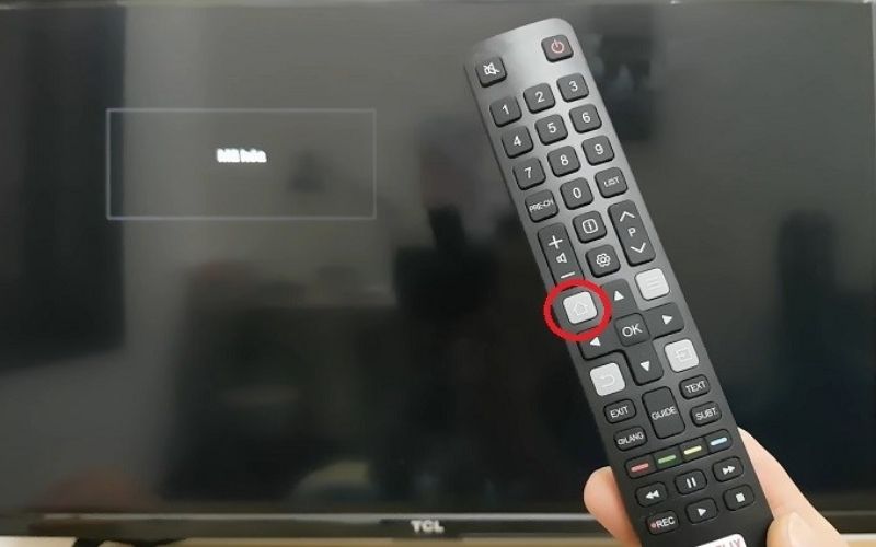 Bước 1: Sử dụng remote, nhấn nút "Home" để truy cập vào giao diện chính của tivi. Sau đó, chọn mục TV từ danh sách.