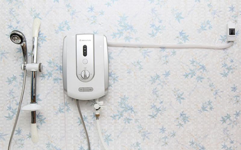 Gỡ bỏ lớp bảo vệ chống trầy xước, đảm bảo mặt trước của máy được lắp chắc chắn. Gỡ bỏ lớp bảo vệ chống trầy xước, đảm bảo mặt trước của máy được lắp chắc chắn.