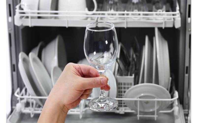 Chức năng rửa ly thủy tinh 40°C bảo vệ đồ dùng nhạy cảm trong cách sử dụng máy rửa bát Bosch series 6 Chức năng rửa ly thủy tinh 40°C bảo vệ đồ dùng nhạy cảm trong cách sử dụng máy rửa bát Bosch series 6