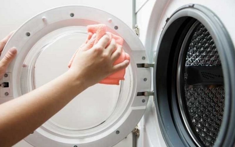 Vệ sinh máy giặt thường xuyên giúp loại bỏ cặn bẩn và vi khuẩn, giúp máy luôn sạch sẽ Vệ sinh máy giặt thường xuyên giúp loại bỏ cặn bẩn và vi khuẩn, giúp máy luôn sạch sẽ
