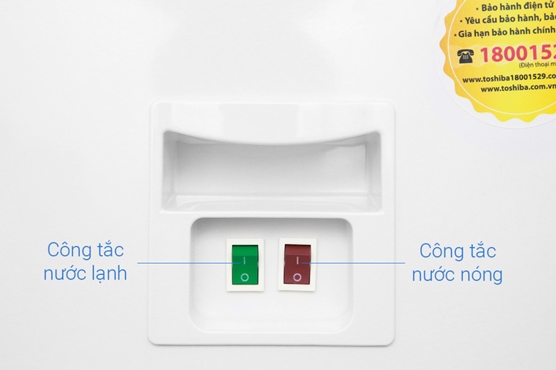 Hai vòi nước riêng biệt sử dụng cây nước nóng lạnh tiện lợi hơn