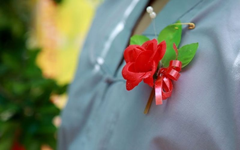 Hoa hồng đỏ Vu Lan tượng trưng cho tình yêu và lòng biết ơn đối với cha mẹ còn sống Hoa hồng đỏ Vu Lan tượng trưng cho tình yêu và lòng biết ơn đối với cha mẹ còn sống