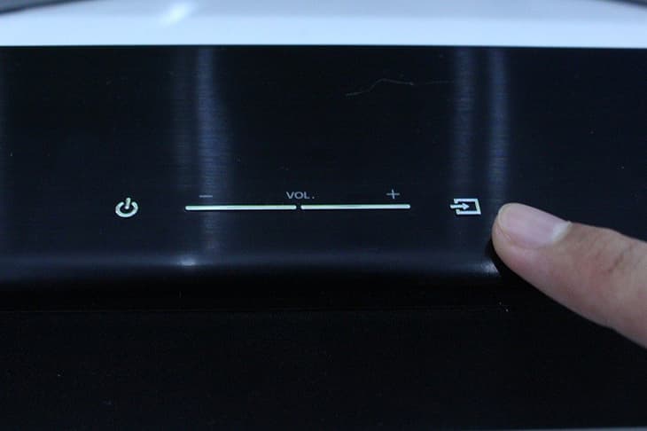Bước 1: Khởi động soundbar