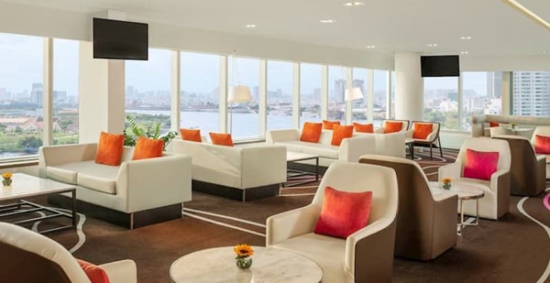 Tivi Sony 65 inch được lắp đặt ở phòng chờ khách sạn/ nhà hàng giúp khách hàng thuận tiện theo dõi thông tin Tivi Sony 65 inch được lắp đặt ở phòng chờ khách sạn/ nhà hàng giúp khách hàng thuận tiện theo dõi thông tin