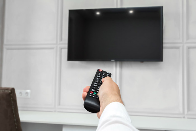 Trước khi rút điện tivi, bạn nên tắt nguồn ở điều khiển bị dòng điện không bị sập đột ngột, ảnh hưởng bo mạch của tivi