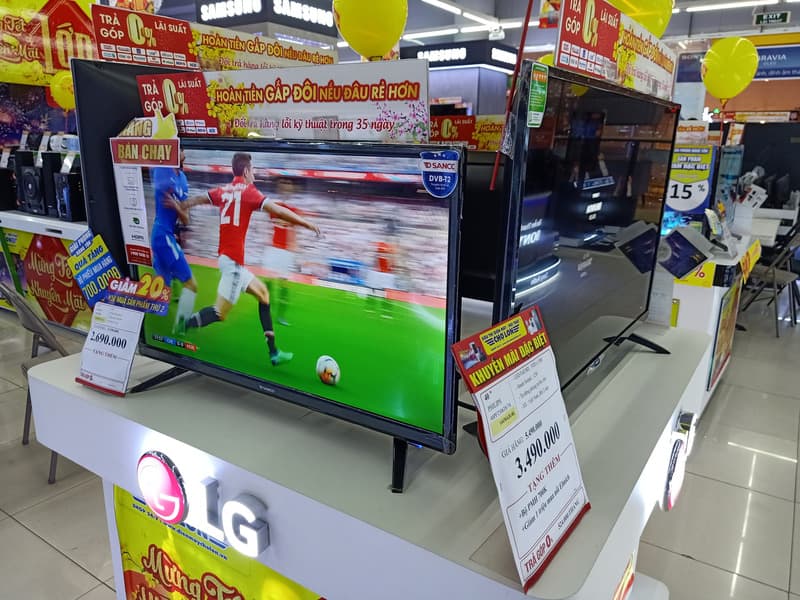Tivi trưng bày thường được giảm giá ở các cửa hàng điện máy Tivi trưng bày thường được giảm giá ở các cửa hàng điện máy