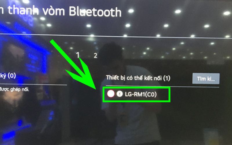Tìm và chọn tên loa Bluetooth trên tivi, xác nhận kết nối Tìm và chọn tên loa Bluetooth trên tivi, xác nhận kết nối