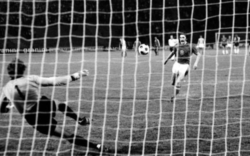 Trận chung kết Euro 1976 phải bước vào loạt sút luân lưu