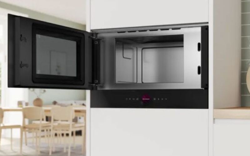 Dung tích 21 lít, công suất 900W sử dụng thích hợp cho mọi gia đình Dung tích 21 lít, công suất 900W sử dụng thích hợp cho mọi gia đình