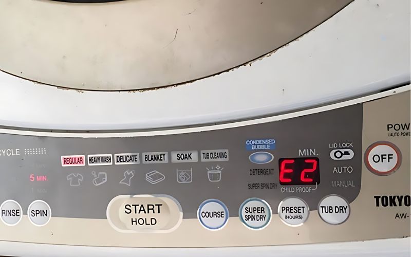 Màn hình hiển thị mã lỗi E2 khi máy giặt Toshiba gặp vấn đề với công tắc cửa Màn hình hiển thị mã lỗi E2 khi máy giặt Toshiba gặp vấn đề với công tắc cửa