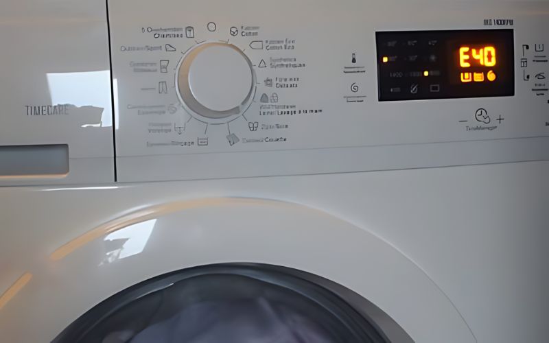 Máy giặt Electrolux báo lỗi E40 trên màn hình điều khiển, một tín hiệu cần được kiểm tra ngay Máy giặt Electrolux báo lỗi E40 trên màn hình điều khiển, một tín hiệu cần được kiểm tra ngay