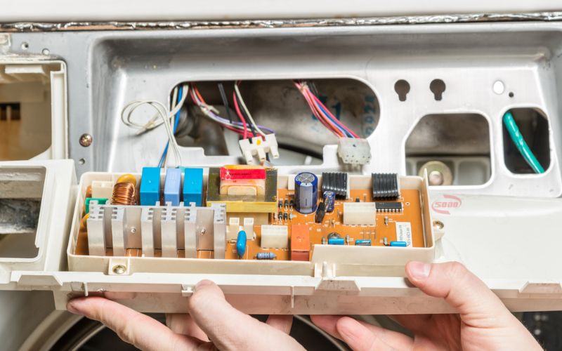 Máy giặt không hoạt động đúng do bo mạch điều khiển gặp lỗi kỹ thuật Máy giặt không hoạt động đúng do bo mạch điều khiển gặp lỗi kỹ thuật