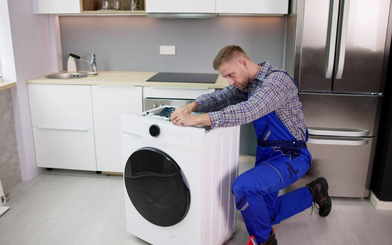Thay IC cấp nước bị hỏng để khôi phục hoạt động máy giặt