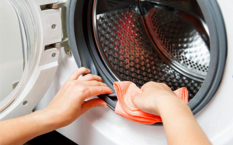 Vệ sinh toàn bộ máy giặt giúp ngăn ngừa sự cố do nước và bụi bẩn Vệ sinh toàn bộ máy giặt giúp ngăn ngừa sự cố do nước và bụi bẩn