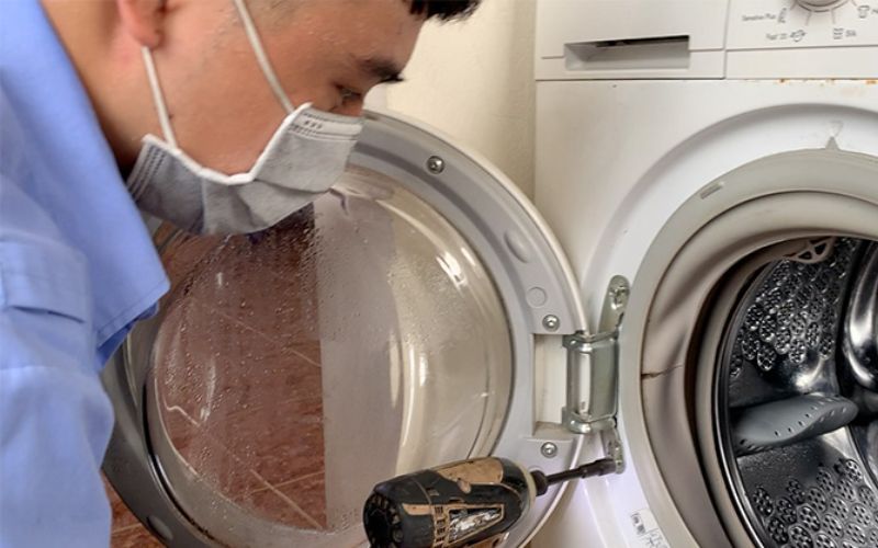 Các bộ phận của máy giặt cần được lắp đặt lại một cách cẩn thận Các bộ phận của máy giặt cần được lắp đặt lại một cách cẩn thận