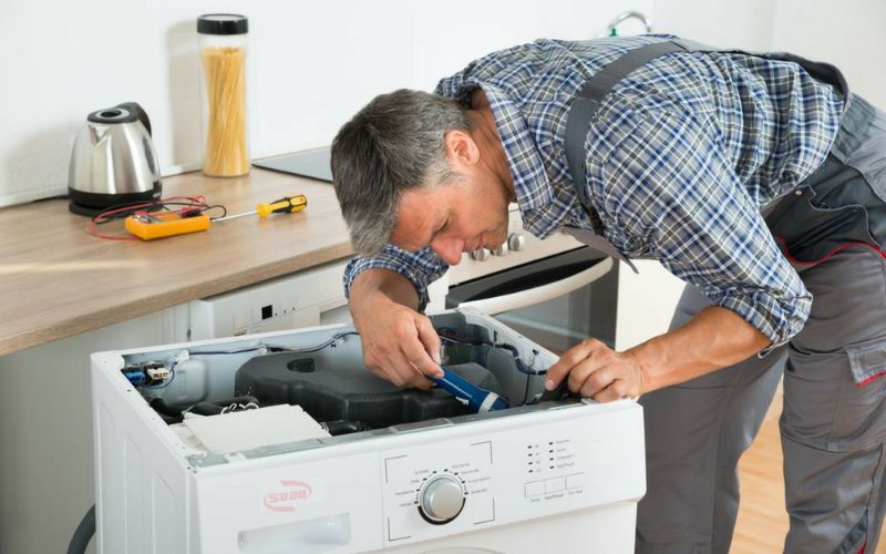 Sự cố IC điều khiển có thể gây ra mã lỗi E10 trên máy giặt