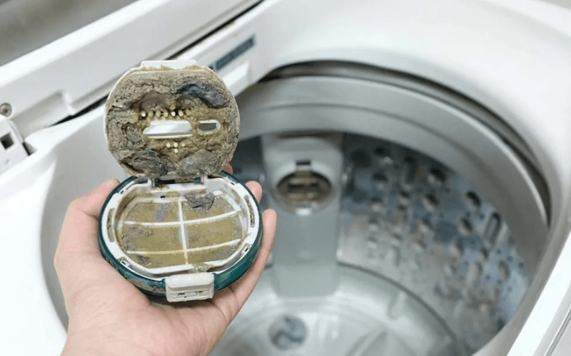 Cần vệ sinh ngay lưới lọc nếu kiểm tra thấy có nhiều bụi bẩn Cần vệ sinh ngay lưới lọc nếu kiểm tra thấy có nhiều bụi bẩn