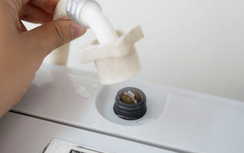 Hãy kiểm tra các van, ống xả, nguồn cấp nước đảm bảo đủ lượng nước cho máy giặt hoạt động