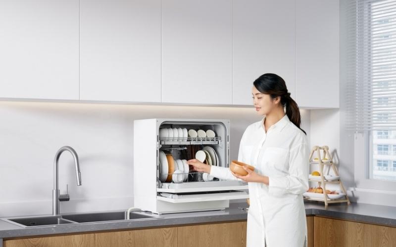 Máy rửa bát để bàn đơn giản hóa công việc nội trợ, giải phóng thời gian để bạn tận hưởng cuộc sống