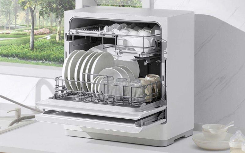 Máy rửa bát để bàn mini với thiết kế nhỏ gọn, dễ dàng lắp đặt trên mặt bàn Máy rửa bát để bàn mini với thiết kế nhỏ gọn, dễ dàng lắp đặt trên mặt bàn