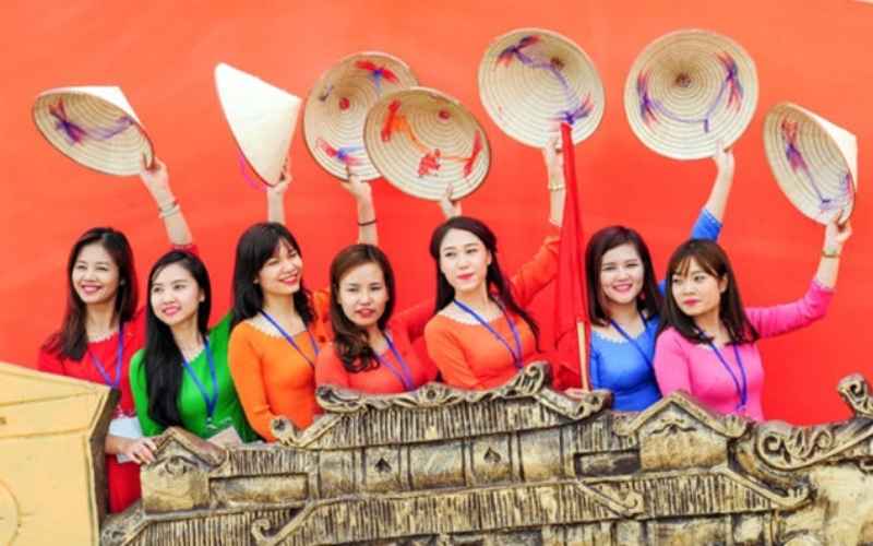 Sự tri ân phụ nữ vào ngày 20/10 thể hiện lòng biết ơn sâu sắc từ gia đình và xã hội Sự tri ân phụ nữ vào ngày 20/10 thể hiện lòng biết ơn sâu sắc từ gia đình và xã hội