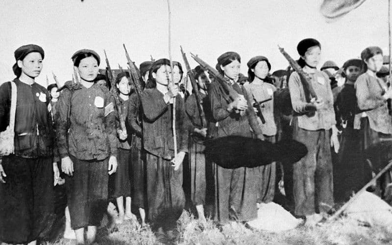 Phụ nữ Việt Nam mạnh mẽ và kiên cường, đóng vai trò quan trọng trong các phong trào đấu tranh cách mạng Phụ nữ Việt Nam mạnh mẽ và kiên cường, đóng vai trò quan trọng trong các phong trào đấu tranh cách mạng