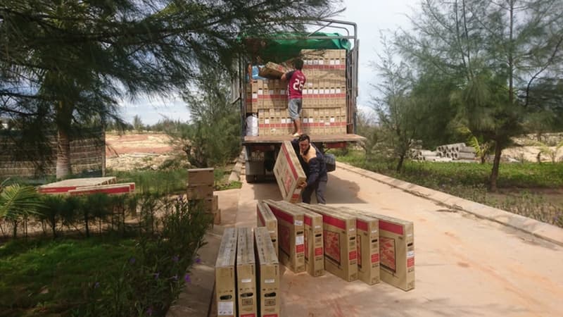 Đội ngũ nhân viên, kỹ thuật Mạnh Nguyễn lắp đặt cho khách