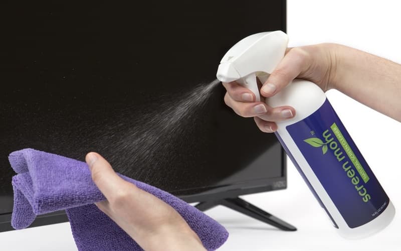 Những sai lầm khi vệ sinh tivi ai cũng mắc phải