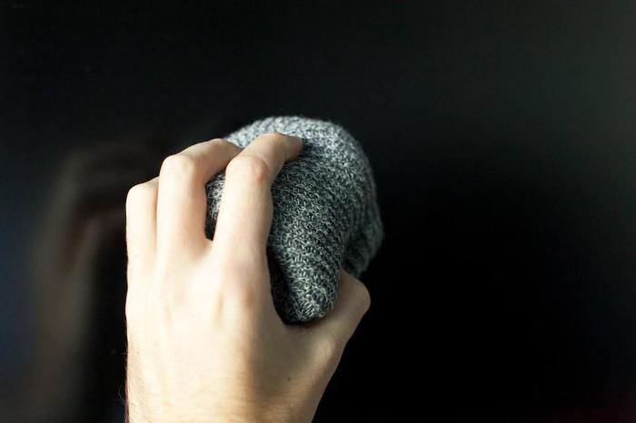 Những sai lầm khi vệ sinh tivi ai cũng mắc phải Những sai lầm khi vệ sinh tivi ai cũng mắc phải