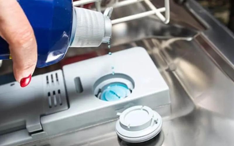 Cách sử dụng, bảo quản đơn giản sử dụng nước làm bóng hiệu quả hơn Cách sử dụng, bảo quản đơn giản sử dụng nước làm bóng hiệu quả hơn