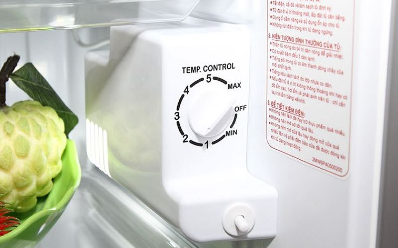 Nút vặn trên tủ lạnh cho phép bạn điều chỉnh công suất làm lạnh theo nhu cầu sử dụng    