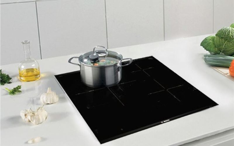 Đảm bảo dùng nồi chảo đáy từ để tránh làm hư hỏng bếp và đạt hiệu suất đun nấu cao Đảm bảo dùng nồi chảo đáy từ để tránh làm hư hỏng bếp và đạt hiệu suất đun nấu cao