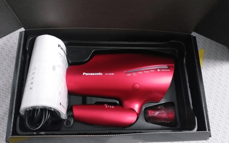 Máy sấy tóc Panasonic EH-NA98RP645 là một lựa chọn tối ưu để tặng nàng chăm sóc mái tóc Máy sấy tóc Panasonic EH-NA98RP645 là một lựa chọn tối ưu để tặng nàng chăm sóc mái tóc