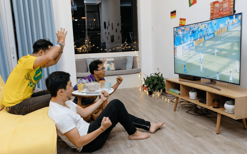 Một chiếc tivi Sony 55 inch sẽ giúp chàng tận hưởng với niềm đam mê bóng đá Một chiếc tivi Sony 55 inch sẽ giúp chàng tận hưởng với niềm đam mê bóng đá