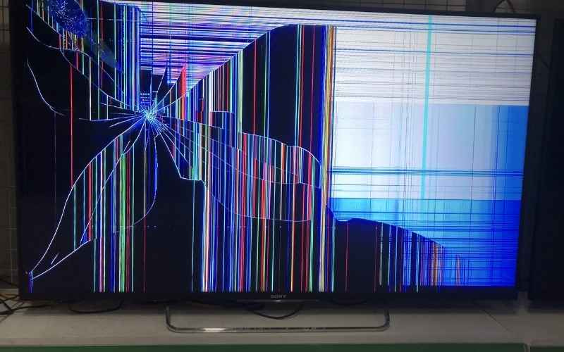 Tivi bị vỡ màn hình bên trong do không đóng gói đúng cách khi vận chuyển Tivi bị vỡ màn hình bên trong do không đóng gói đúng cách khi vận chuyển