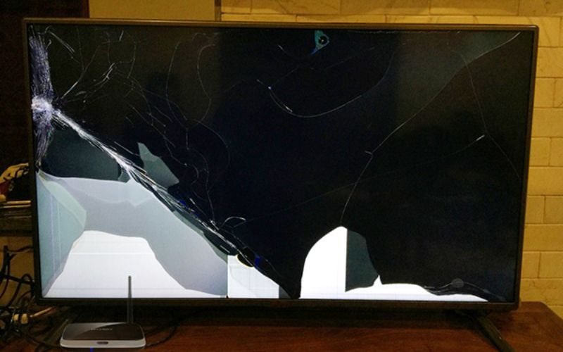 Tivi bị vỡ màn cần thay màn hình để khôi phục chất lượng hiển thị Tivi bị vỡ màn cần thay màn hình để khôi phục chất lượng hiển thị