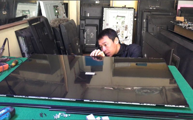  Không nên thay màn hình nếu chi phí gần bằng 2/3 giá trị của một chiếc tivi mới 