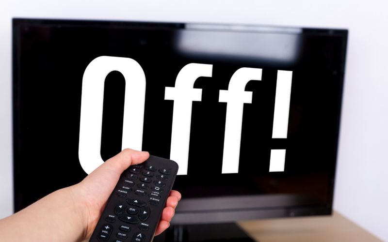  Tắt tivi và khởi động lại là cách nhanh nhất để sửa lỗi tivi không lên hình
