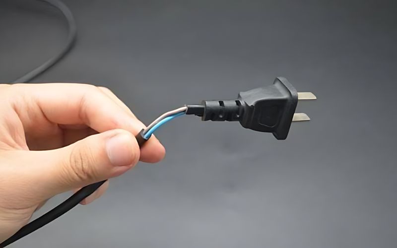 Dây nguồn kết nối lỏng làm tivi Sony chỉ phát tiếng, không lên màn hình