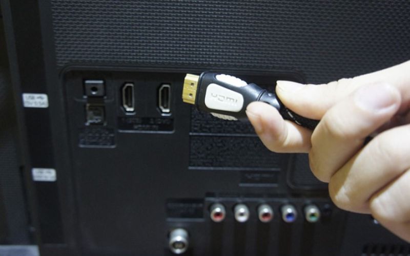 Tivi TCL bị mất tiếng do kết nối dây cáp không chắc chắn Tivi TCL bị mất tiếng do kết nối dây cáp không chắc chắn