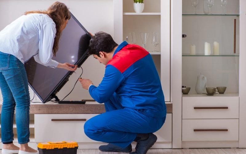  Bạn hoàn toàn có thể yên tâm về chính sách bảo hành dài hạn khi mua tivi TCL