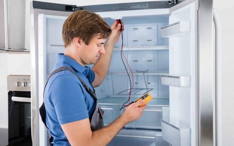 Rơ-le hỏng khiến tủ lạnh không thể tự xả đá, dẫn đến hiện tượng tủ lạnh bám tuyết